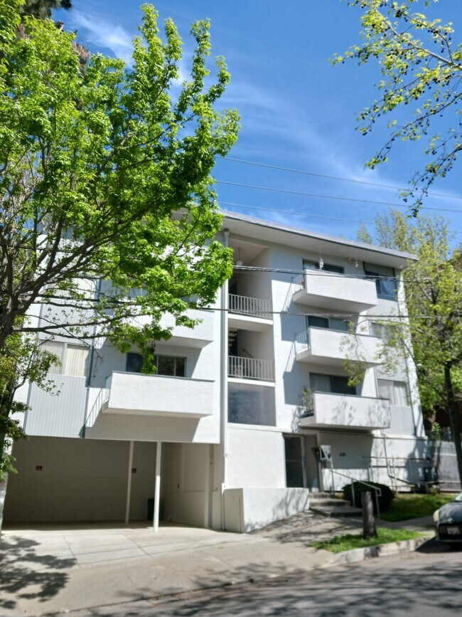 Foto del edificio - 635 El Dorado Ave