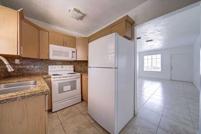 Foto del edificio - 11250 SW 7th St