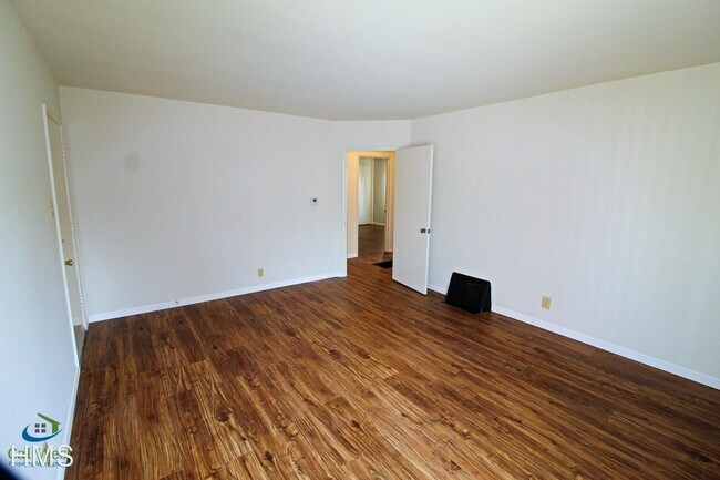 Building Photo - 150-154 N Murphy Ave