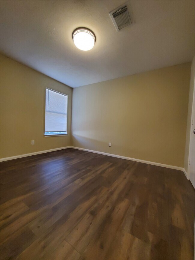 Foto del edificio - 9342 Canady Park Ln