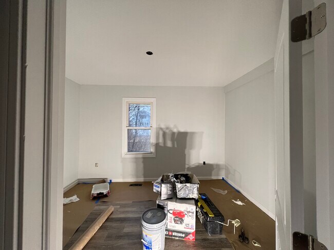 Building Photo - 33 Grove St