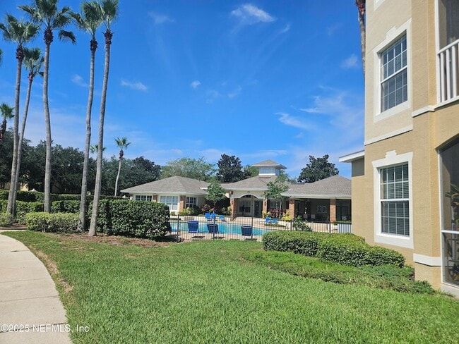 Foto del edificio - 7801 Point Meadows Dr