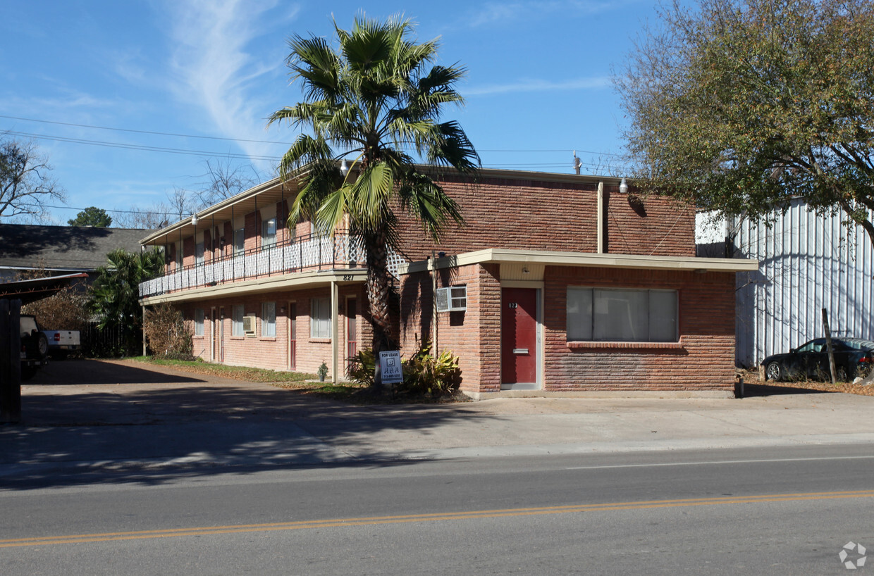 Foto principal - 821 Yale St