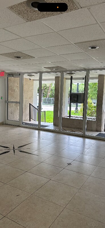 Foto del edificio - 250 180th Dr