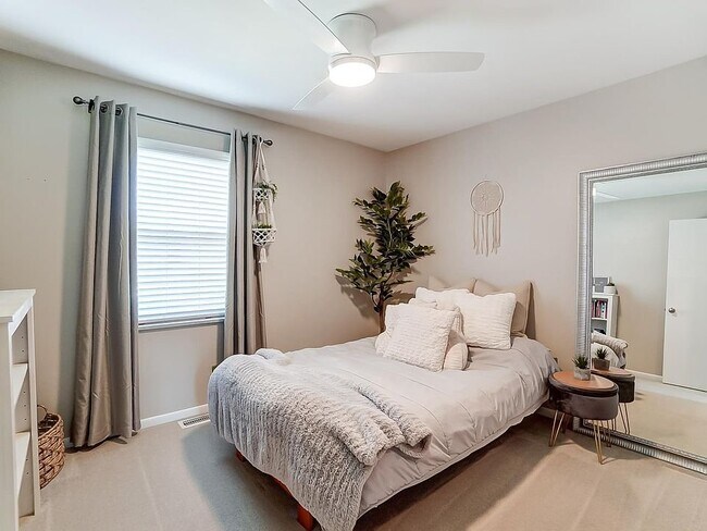 Foto del edificio - 1599 Yellowglen Dr