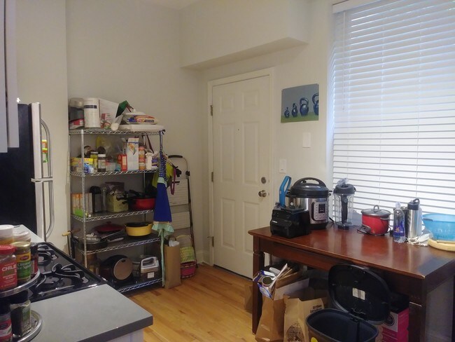 Foto del edificio - 2411 N Talman Ave