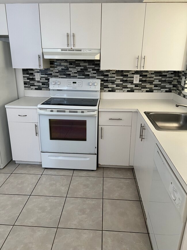 Building Photo - 1155 NW 124th Pl