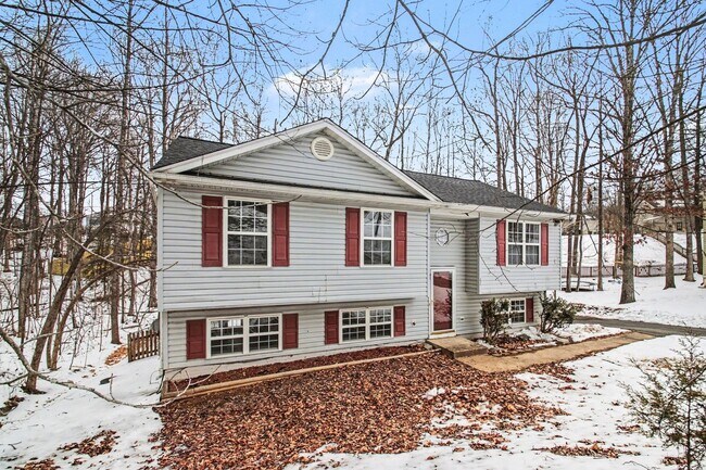 Foto del edificio - AVAILABLE NOW-3 Bedroom Split foyer in Stafford