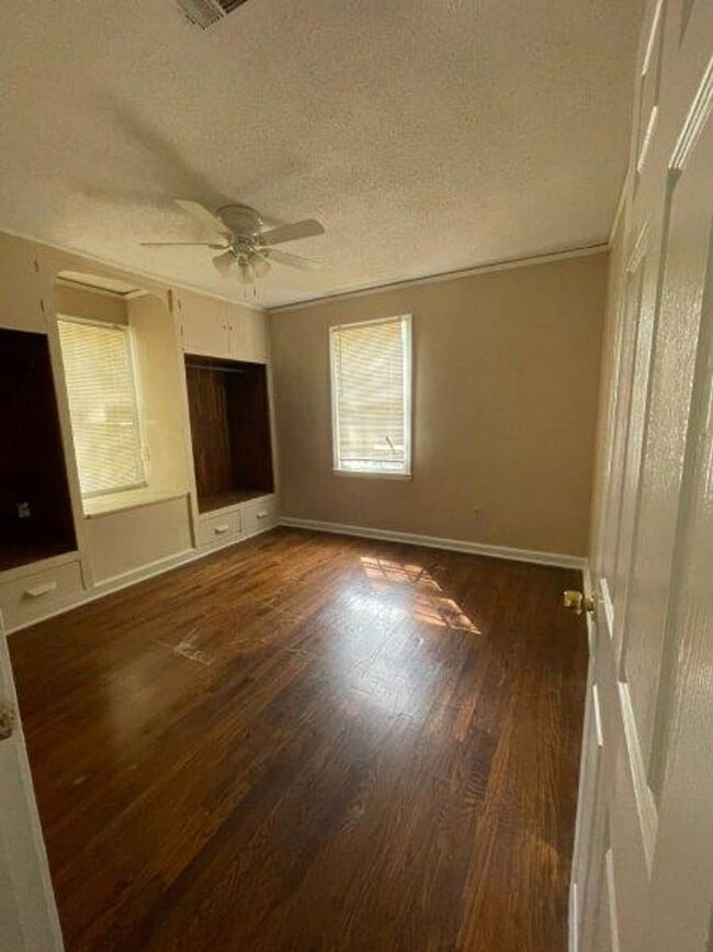 Building Photo - BELOW MARKET RENT!