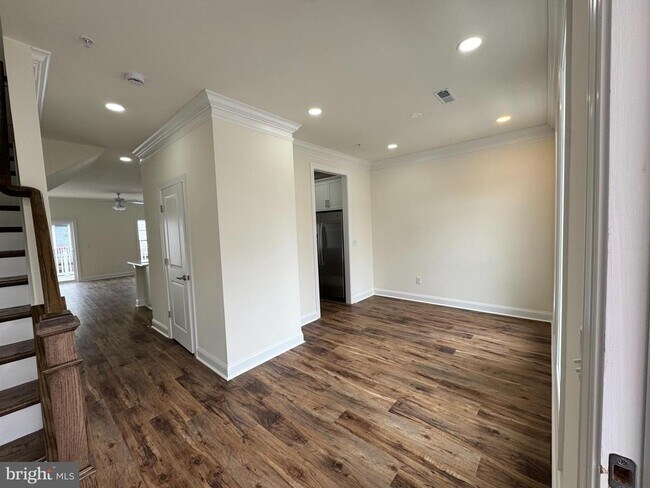 Foto del edificio - 300 Dixon St