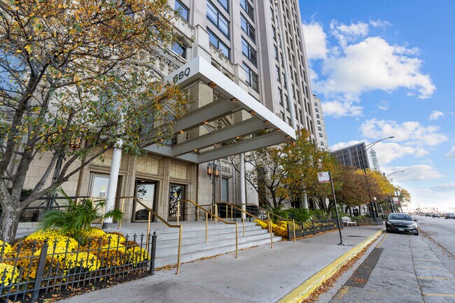 Building Photo - 675 N McClurg Ct
