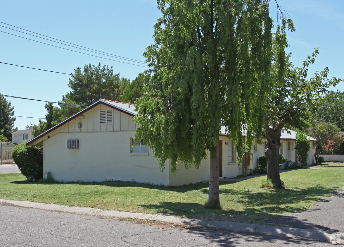 Building Photo - 1048 E Rose Ln