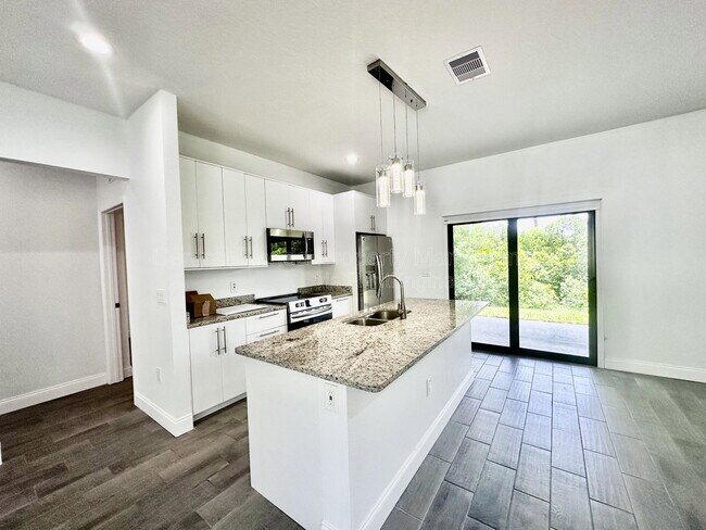 Foto del edificio - 774 W 9th St