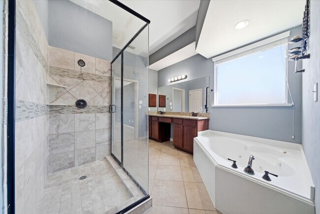 Foto del edificio - 6302 Pepper Hollow Ln