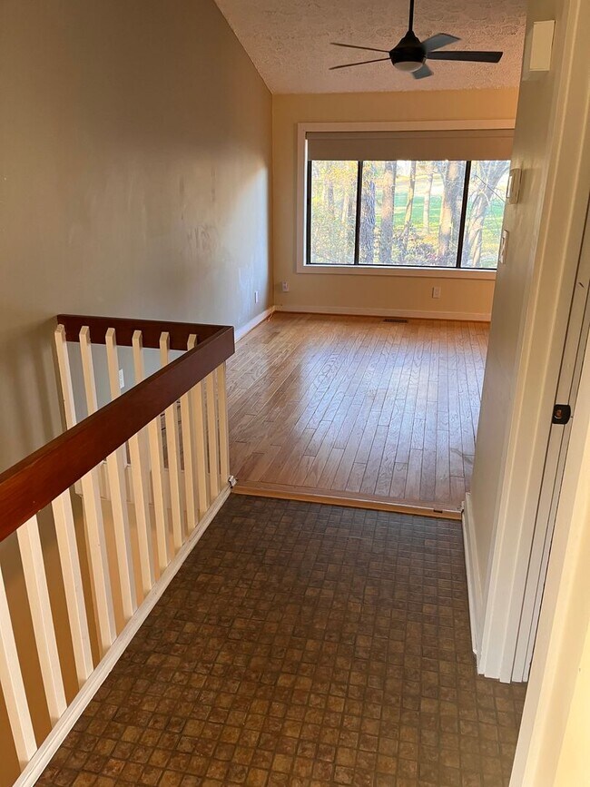 Building Photo - 2Br/1.5 Bath Townhome