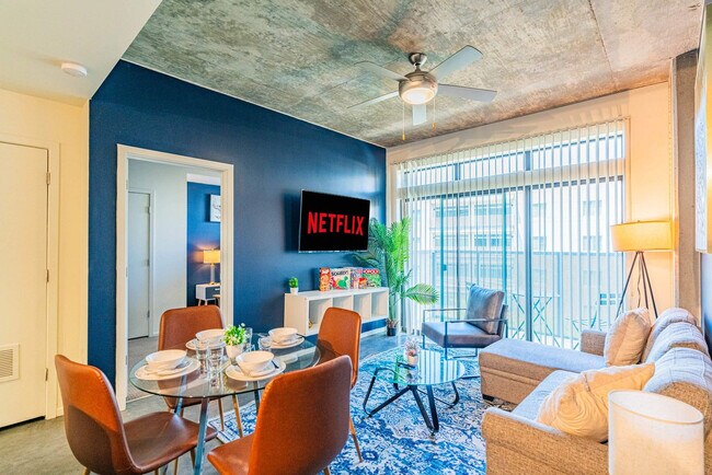 Building Photo - 333 E Roosevelt St