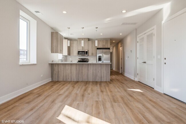 Foto del edificio - 3216 N Karlov Ave