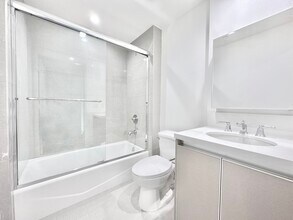 Building Photo - 838 S La Brea Ave
