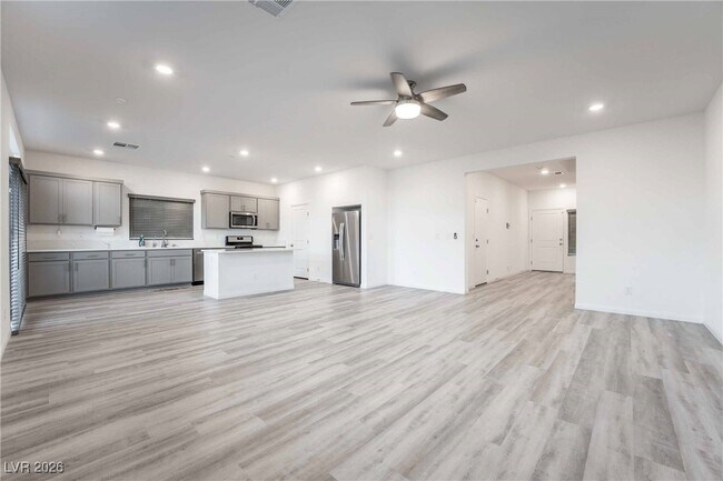 Foto del edificio - 5905 Becklow Gdns Ave