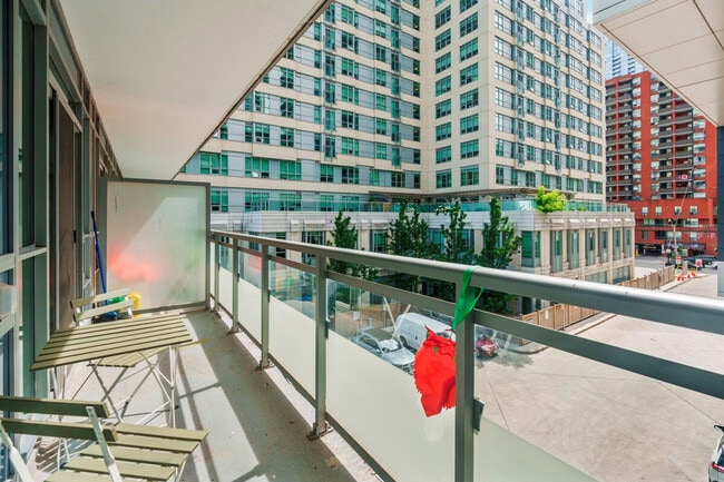 Building Photo - 98 Lillian St