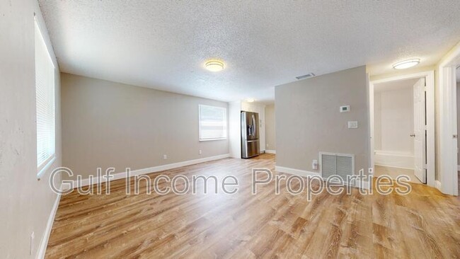 Building Photo - 2515 30th Avenue Drive East - 1