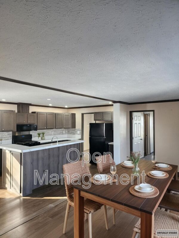 Building Photo - 511 E 1st St