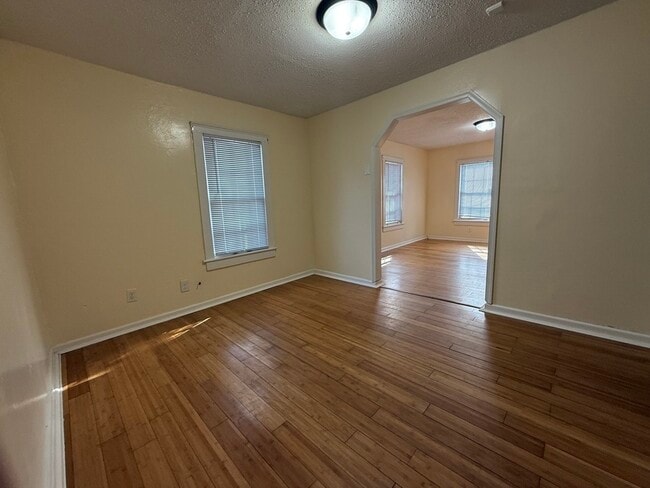 Building Photo - 9605 Highland Ave