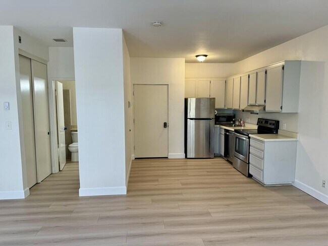 Building Photo - 3760 Florida St