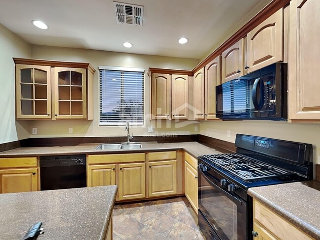 Building Photo - 7592 W Ranchers Dr