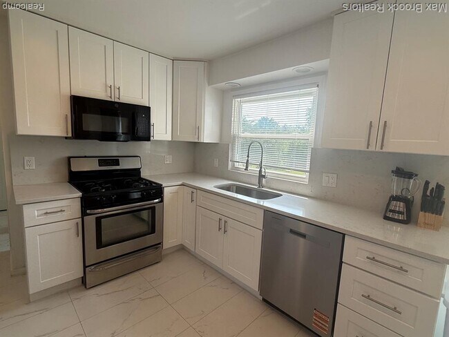 Foto del edificio - 4803 Thorntree Dr