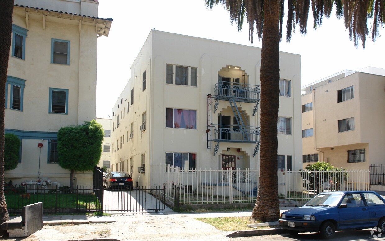 Building Photo - 934 Arapahoe St
