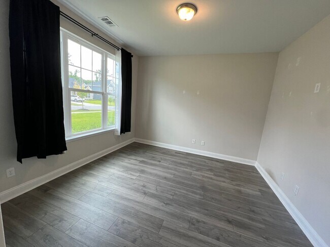 Building Photo - Luxurious 4 bed/4 bath home in central Ric...