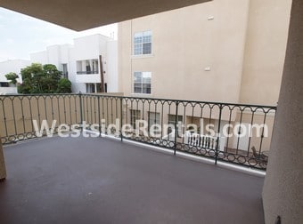 Primary Photo - 930 N Doheny Dr