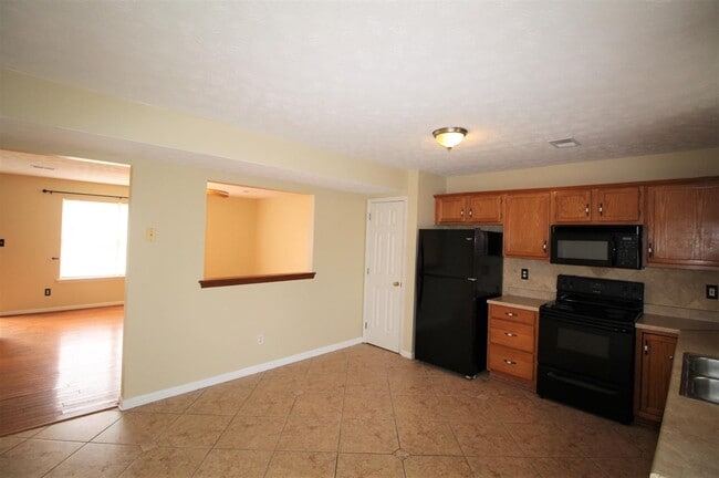 Building Photo - 904 Wabarto Way