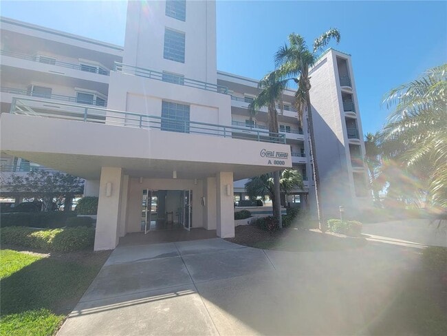 Building Photo - 8000 Sailboat Key Blvd S