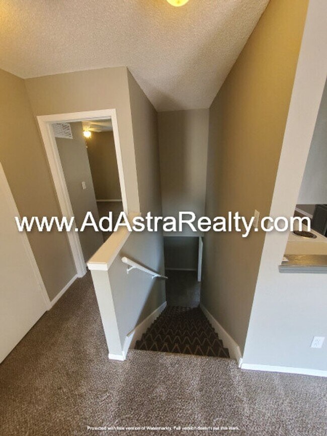 Building Photo - Affordable Platte City Duplex-Available NOW!!