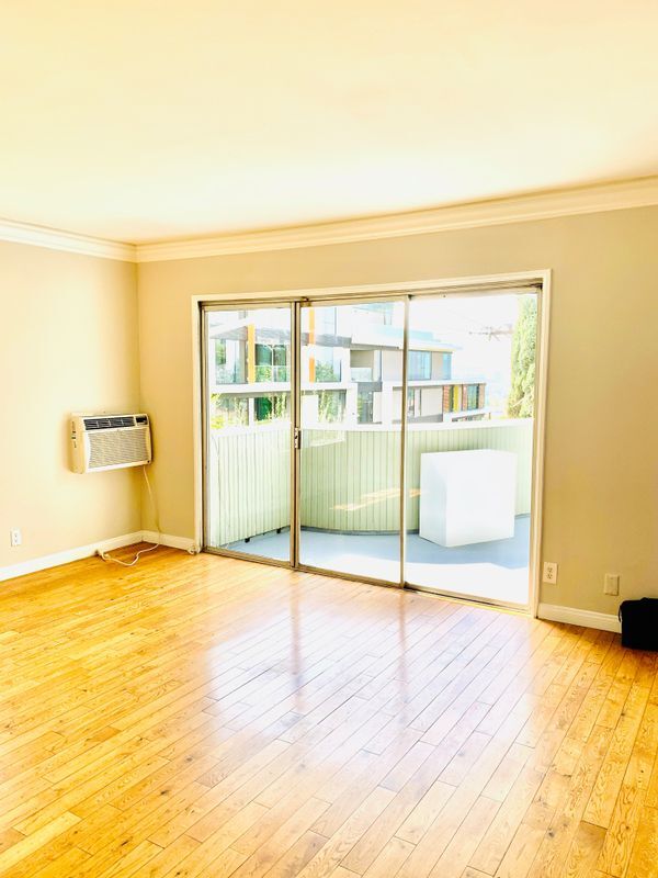 Foto del edificio - 1323 N Olive Dr