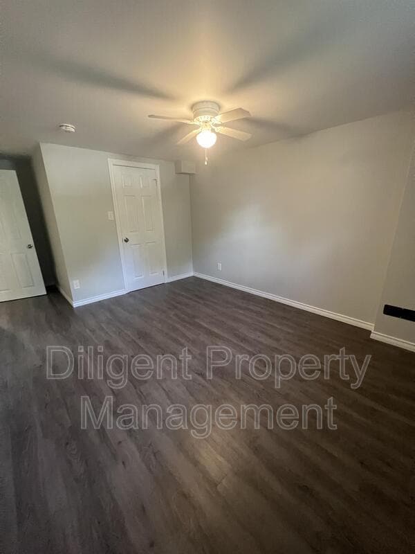 Building Photo - 926 Dainard Dr