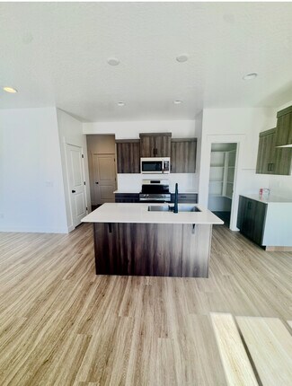 Building Photo - 5718 S Weehawken Ln