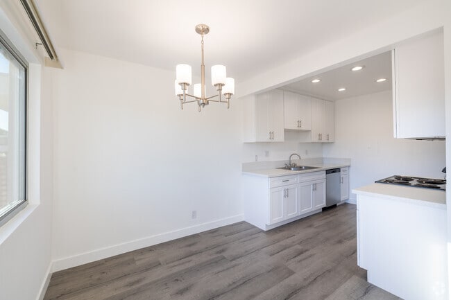 1BR, 1BA - 815SF - Dining Room - Woodland House Apartments