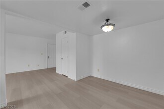Building Photo - 4921 Indian River Dr
