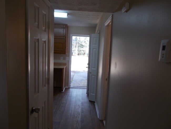 Building Photo - Welcome to the Delightful End Unit! This c...