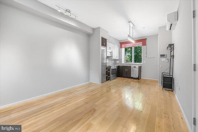Building Photo - 1474 Belmont St NW