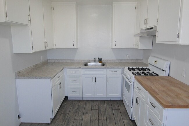 Building Photo - 3247 W Century Blvd