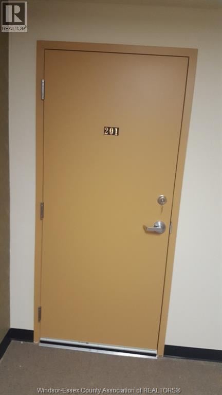 Photo du bâtiment - 1060 University Ave W