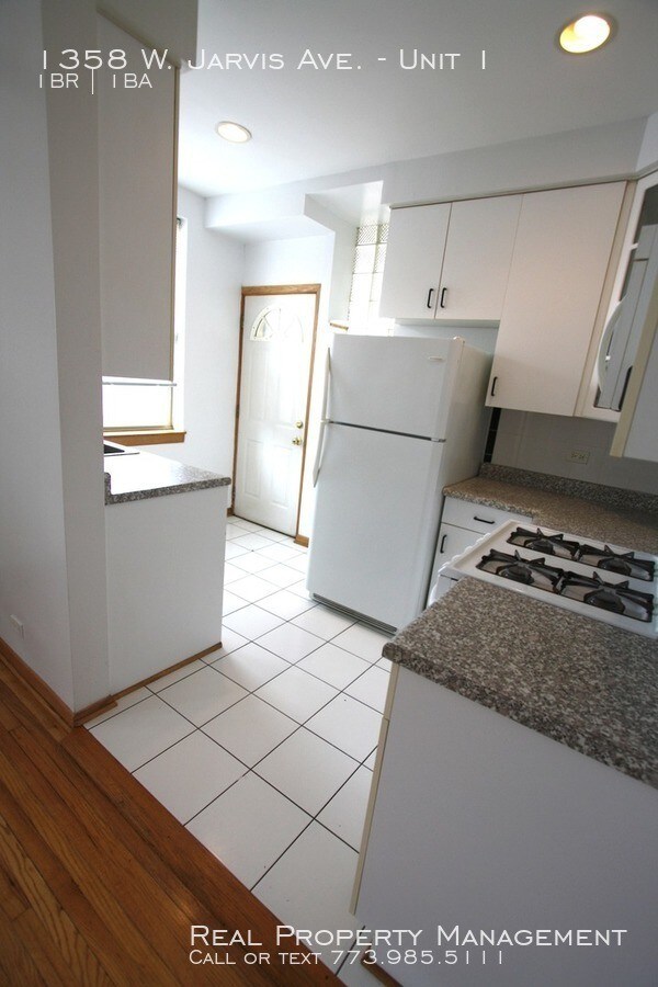Building Photo - 1358 W Jarvis Ave
