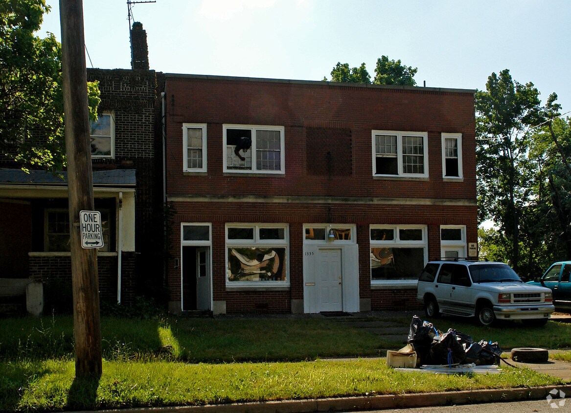 Building Photo - 1335 Elm St