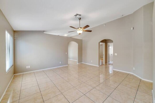 Foto del edificio - NOW AVAILABLE! - 5931 N 68th Ave, Glendale...