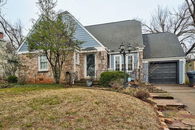 Building Photo - Remodeled 4BD/3BTH With a Single Car Garag...