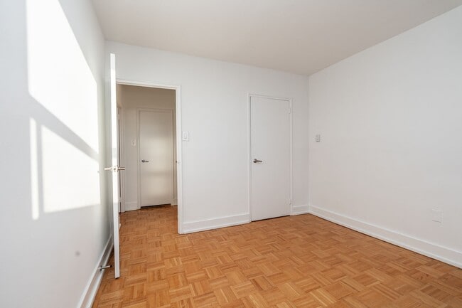 Photo du bâtiment - 265 Dixon Road